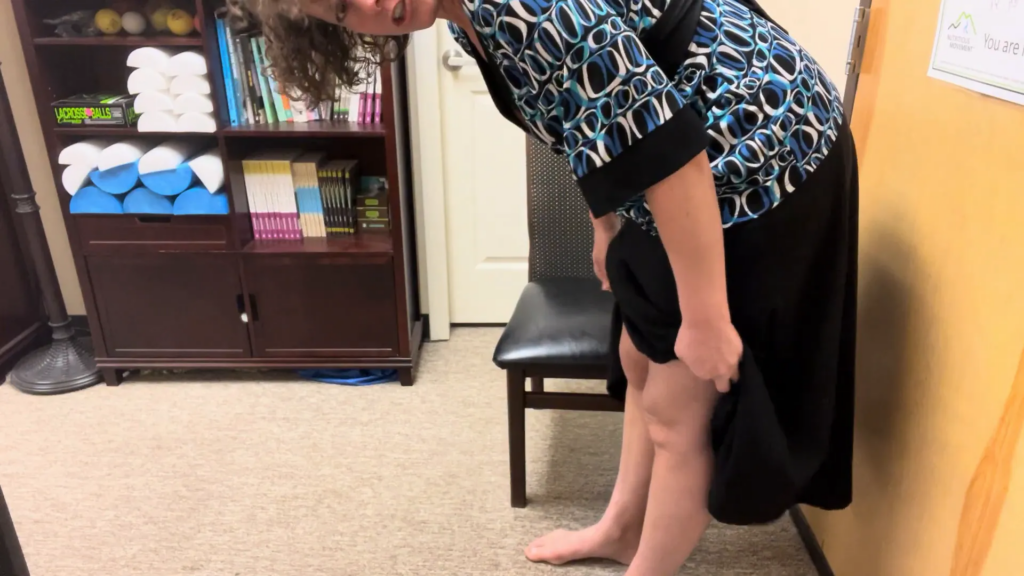 Kneecap release while bending over