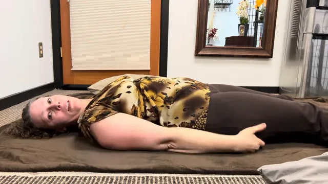 Lying down without pillows shows rib cage flaring and a gap under the low back